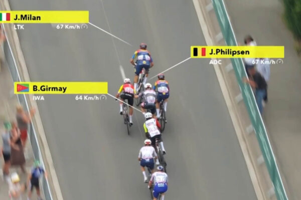 VIDEO ‎| Prvý šprint na šprintérskej prémii na Tour de France bol poriadne hektický