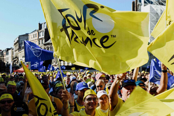 Polícia postrelila útočníka s nožom neďaleko cieľa etapy na Tour de France