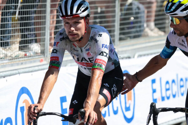 João Almeida pokračuje na Tour de France aj s prasknutým rebrom