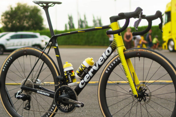 Nov&eacute; Cerv&eacute;lo R5 je len tesne nad limitom hmotnosti stanoven&yacute;m UCI. Detaily bicykla Mattea Jorgensona pre Tour de France