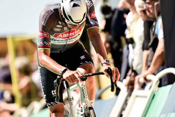 Koľko kalórií skonzumujú jazdci na Tour de France počas najnáročnejších horských etáp?