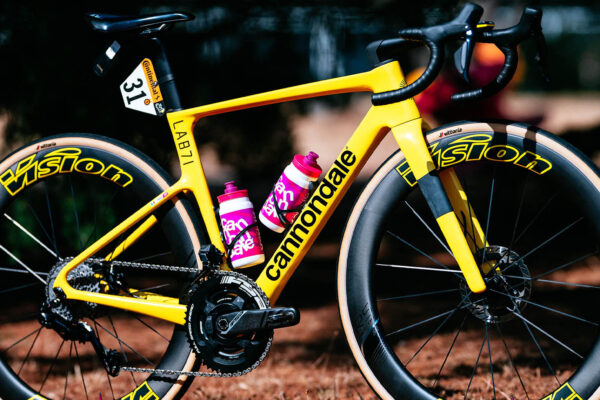 Žlt&yacute; &scaron;peci&aacute;l Bena Healyho na Tour de France 2025 &ndash; Cannondale LAB71 SuperSix EVO (detaily, &scaron;pecifik&aacute;cia)