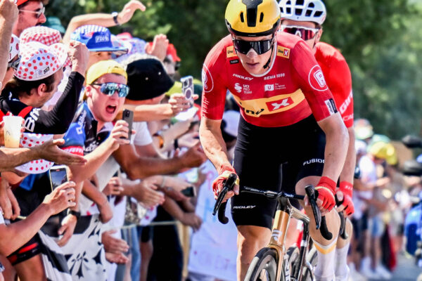 Pribral 20 k&iacute;l, aby jazdil r&yacute;chlej&scaron;ie a pred mesiacom plakal v nemocnici so zlomeninou. Cesta Jonasa Abrahamsena za v&iacute;ťazstvom na Tour de France