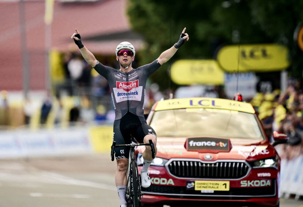 &Scaron;print&eacute;r vyhral aj bez &scaron;printu. Kaden Groves prekvapil na Tour de France v&iacute;ťazstvom z &uacute;niku po 16-kilometrovom s&oacute;le