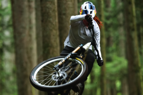 VIDEO ‎| Gracey Hemstreet jazdí na North Shore