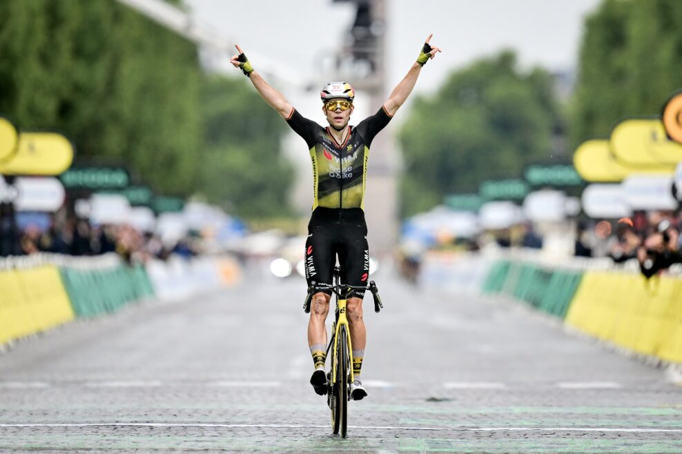 Za&uacute;točil na kock&aacute;ch a nestačil mu ani Pogačar. Wout van Aert vyhral posledn&uacute; etapu Tour de France