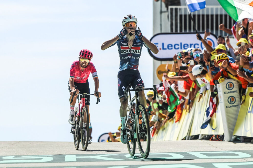 Valentin Paret-Peintre vyhral na legend&aacute;rnom Mont Ventoux. Franc&uacute;zi sa dočkali etapov&eacute;ho v&iacute;ťazstva na Tour de France
