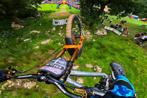  MUS&Iacute;TE VIDIEŤ | &Scaron;ialene r&yacute;chla v&iacute;ťazn&aacute; jazda Asu Vermetteho z Red Bull Hardline Wales 2025