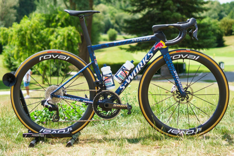 Bicykel Primoža Rogliča je o 180 gramov ľah&scaron;&iacute; ako rovnak&yacute; model Remca Evenepoela