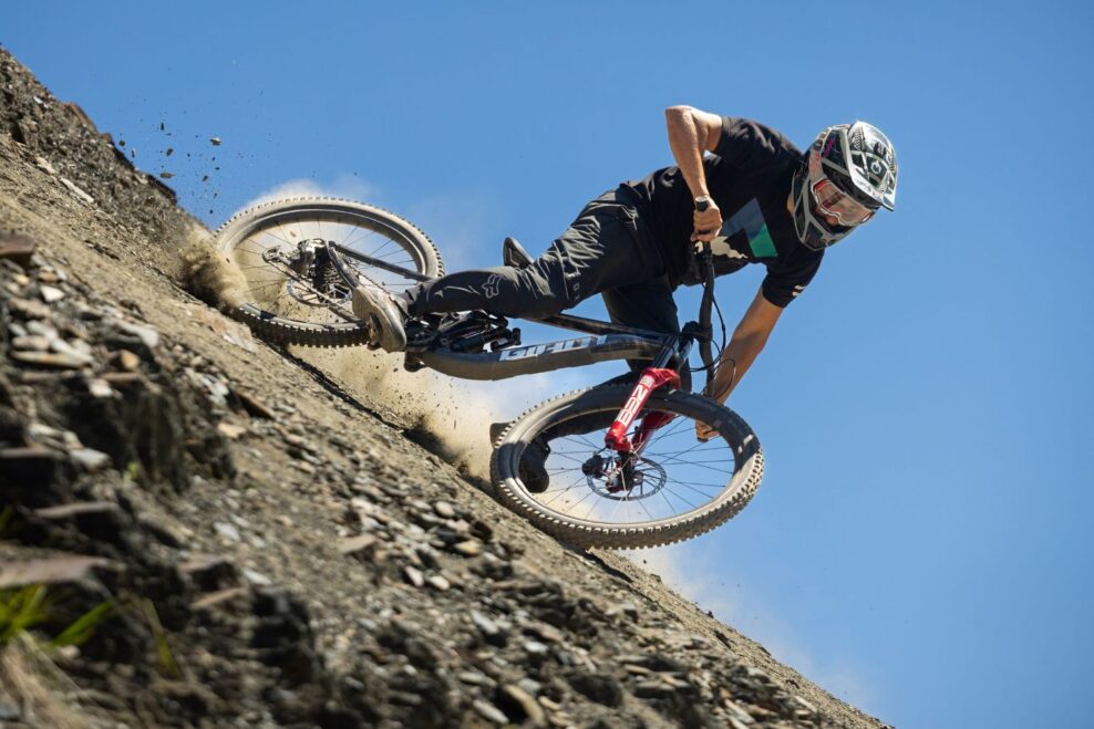 Giant predstavil limitovaný Reign SE s unikátnym vzhľadom každého rámu
