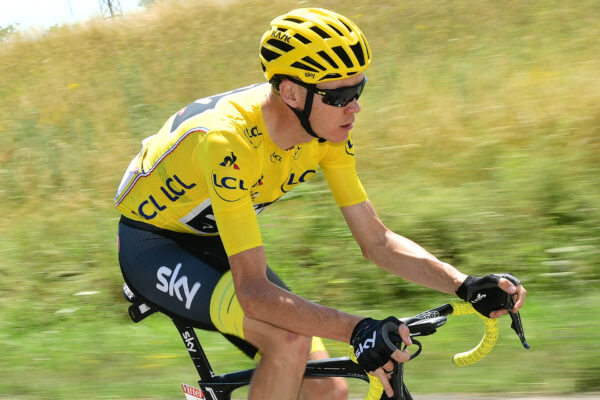 Chris Froome podstúpil operáciu po vážnom páde, pri ktorom utrpel zlomeniny rebier, stavca a kolaps pľúc