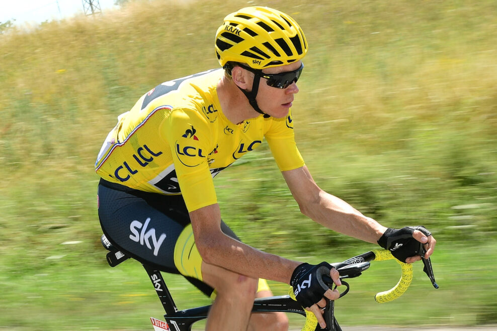 Chris Froome podstúpil operáciu po vážnom páde, pri ktorom utrpel zlomeniny rebier, stavca a kolaps pľúc