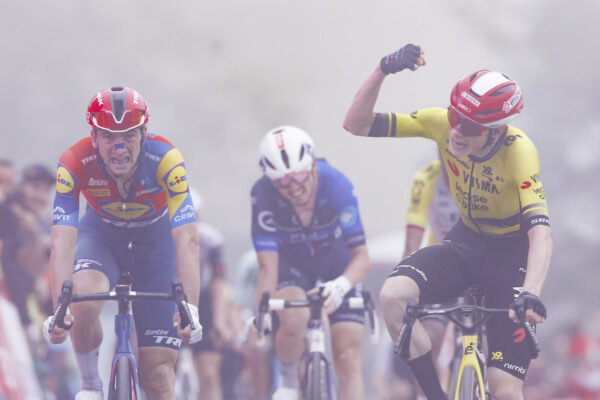 Jonas Vingegaard vyhral v dojazde do kopca druhú etapu Vuelty, v tesnom šprinte porazil Giulia Cicconeho