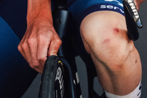 Aký tlak by ste mali mať v plášťoch na cestnom bicykli a ako nájsť rovnováhu medzi komfortom a rýchlosťou?