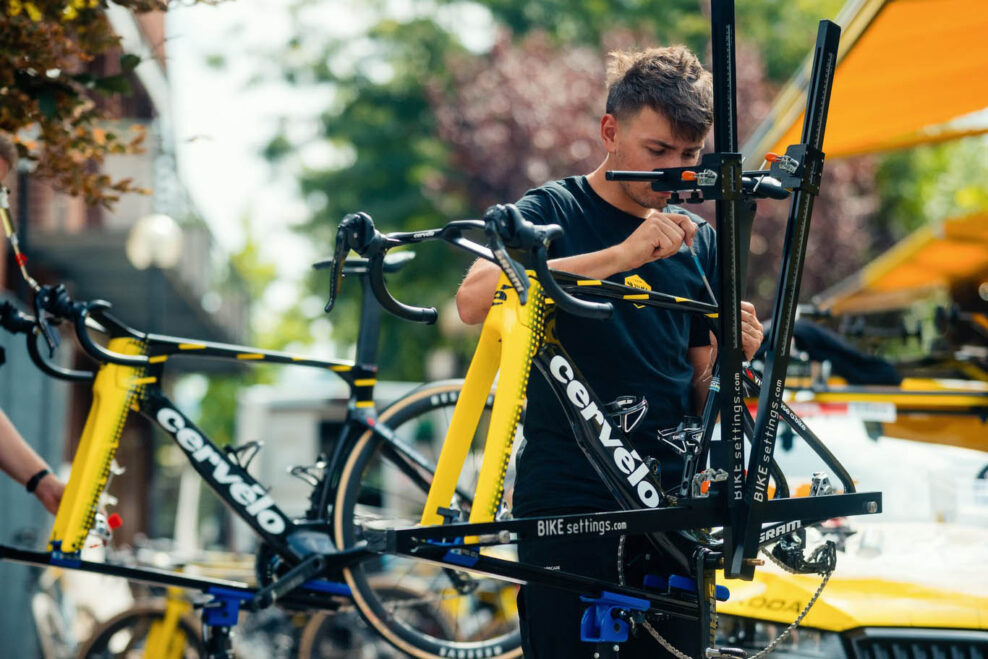 Zlodeji ukradli t&iacute;mu Visma bicykle v hodnote 250-tis&iacute;c eur, tri bicykle na&scaron;li zahoden&eacute; v lese
