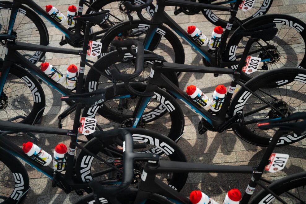 Zlodeji ukradli tímu TotalEnergies 20 bicyklov v hodnote 300-tisíc eur