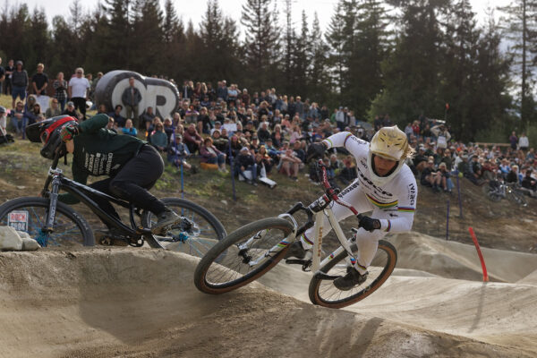 Zlato vo Whistleri prinieslo Košárkovej celkové prvenstvo v sérii Crankworx Pump Track 2025
