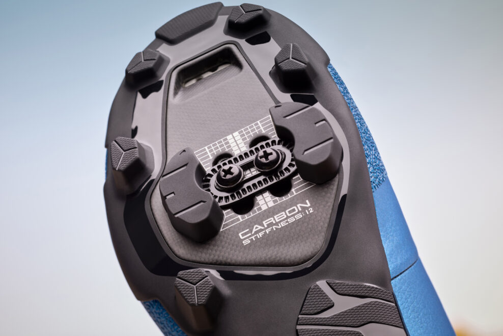 Shimano uv&aacute;dza gravelov&eacute; tretry RX910 S-Phyre s nov&yacute;m syst&eacute;mom Pontoon