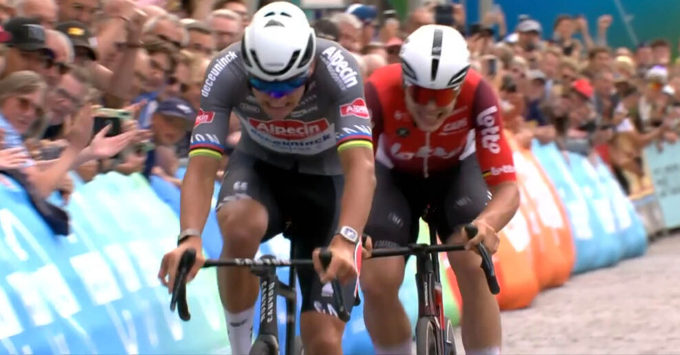 Mathieu van der Poel vyhral tretiu etapu Renewi Tour, v záverečnom šprinte porazil Arnauda de Lieho