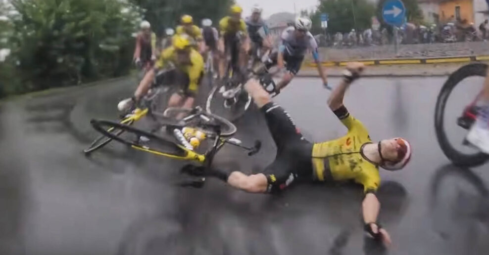  VIDEO ‎| Ani tvrdý pád nezastavil Jonasa Vingegaarda od víťazstva v druhej etape Vuelta a España