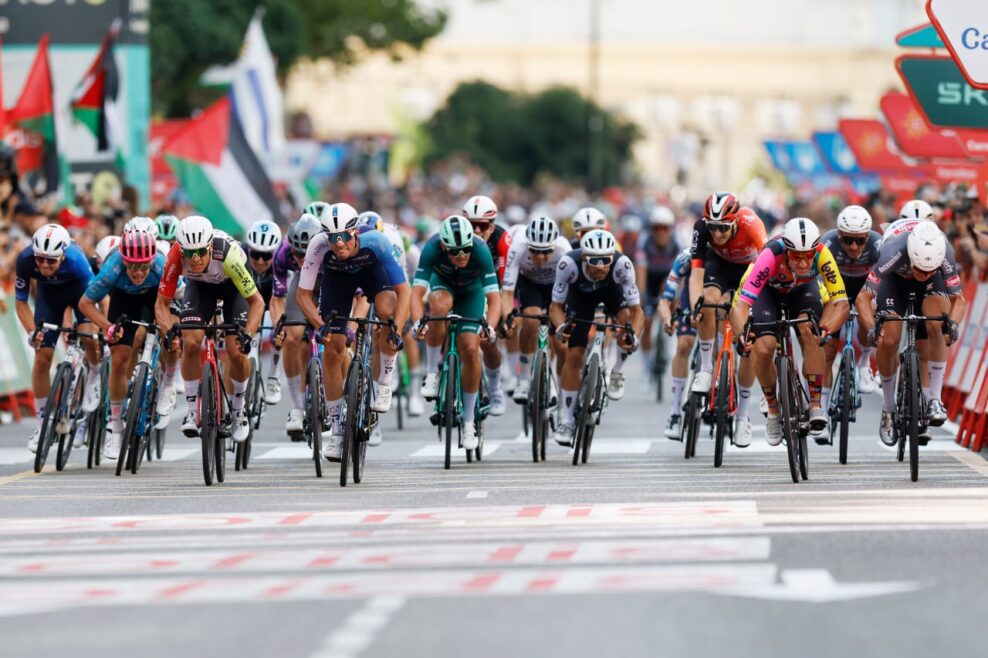 Jasper Philipsen porazil v šprinte veterána Vivianiho a vyhral ôsmu etapu Vuelta a España