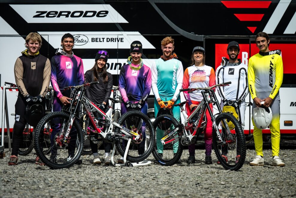 Z&aacute;kazkov&eacute; MTB oblečenie od KENNY Racing.