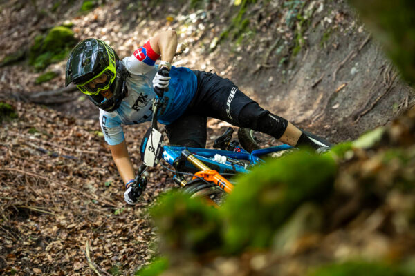 Simona Kuchyňková dosiahla historický úspech a v celkovom hodnotení Svetového pohára v endure vybojovala druhé miesto