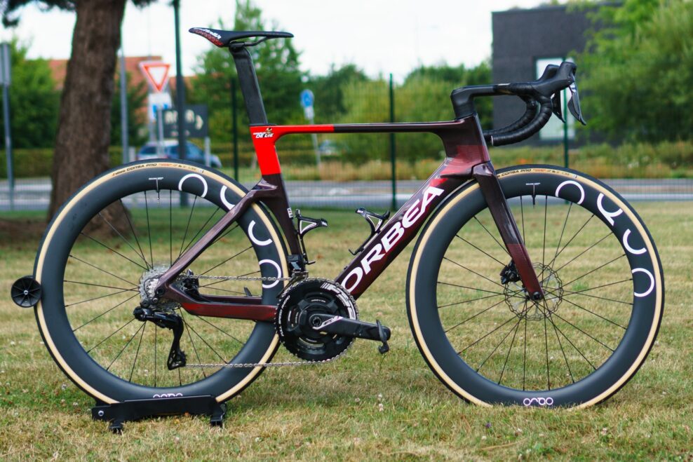 Aero &scaron;peci&aacute;l Arnauda De Lieho: Orbea Orca Aero M10i LTD so &scaron;peci&aacute;lnym mazivom v&aacute;ži 7,89 kg (detaily, &scaron;pecifik&aacute;cia)