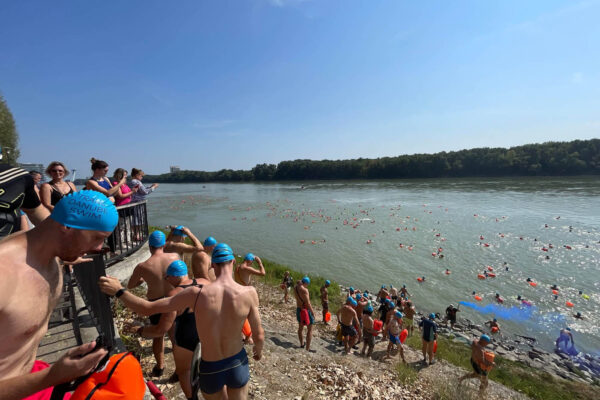 Tisíce plavcov zastavia v centre Bratislavy lodnú dopravu TRANS DANUBE SWIM 2025