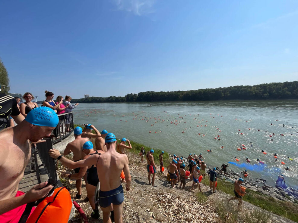 Tis&iacute;ce plavcov zastavia v&nbsp;centre Bratislavy lodn&uacute; dopravu TRANS DANUBE SWIM 2025