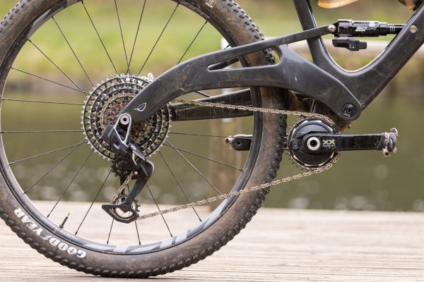 Najnov&scaron;ia aktualiz&aacute;cia zvy&scaron;uje r&yacute;chlosť radenia SRAM Eagle AXS