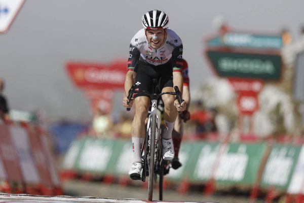 João Almeida porazil Jonasa Vingegaarda na legendárnom Angliru a vyhral trinástu etapu Vuelta a España