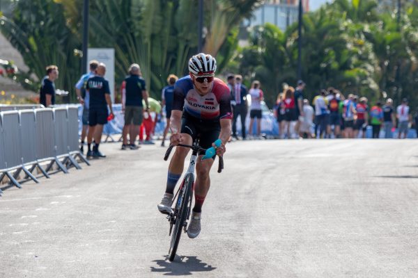 Matthias Schwarzbacher vybojoval 19. miesto na náročnej trati majstrovstiev sveta v cestnej cyklistike