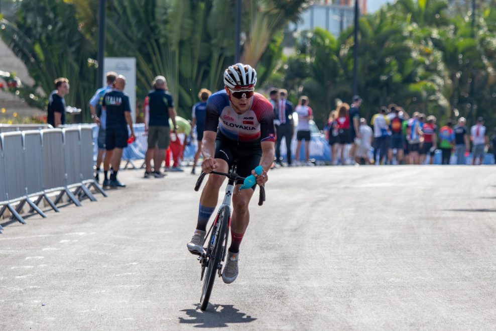 Matthias Schwarzbacher vybojoval 19. miesto na n&aacute;ročnej trati majstrovstiev sveta v cestnej cyklistike
