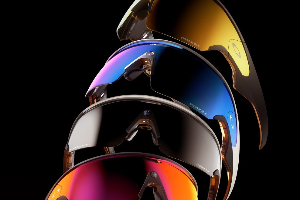 Oakley prin&aacute;&scaron;a do cyklistiky sci-fi technol&oacute;gie s okuliarmi, ktor&eacute; pon&uacute;kaj&uacute; integr&aacute;ciu Stravy, kameru a potl&aacute;čanie hluku vetra