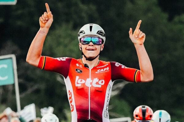 Arnaud De Lie pokračuje vo výborných výkonoch a zvíťazil na pretekoch Bretagne Classic