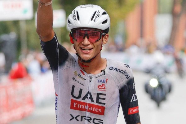 Isaac del Toro vyhral preteky Giro della Toscana po útoku na Monte Serra a 27-kilometrovom sóle