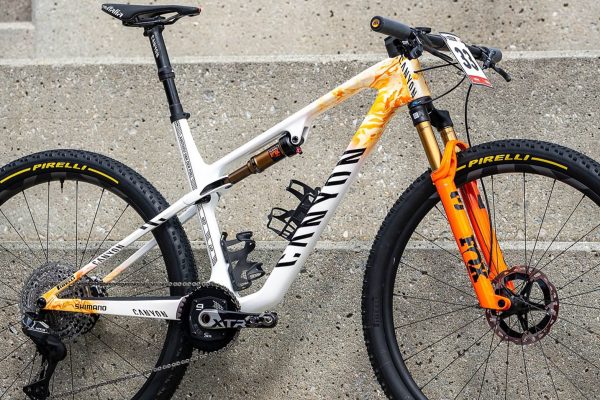 FOTO | Pozrite si detaily bicykla Canyon Lux Mathieu van der Poela pre majstrovstvá sveta v horskej cyklistike