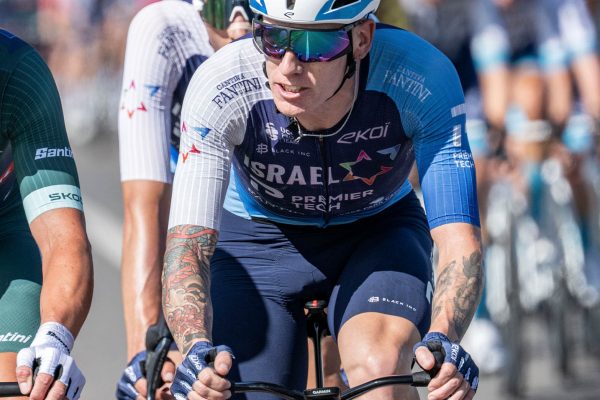 Nielen Factor, ale už aj spoločnosť Premier Tech žiada vyradenie slova „Israel“ z názvu cyklistického tímu