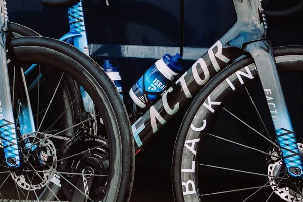 Factor Bikes ukončí sponzoring tímu Israel–Premier Tech, ak nezmení názov