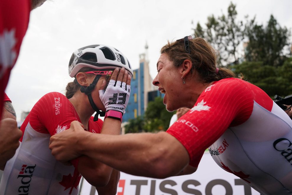 Favoritky sa po sebe obzerali a taktizovali. Magdeleine Vallieres je prvou kanadskou majsterkou sveta v cestnej cyklistike