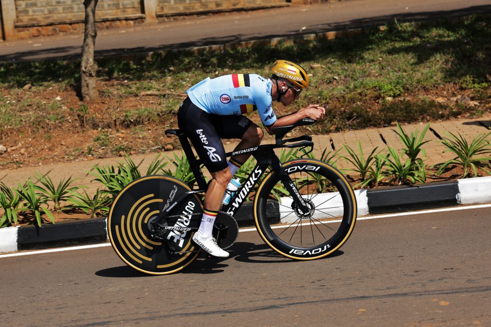 Tadej Pogačar a Remco Evenepoel sa stretn&uacute; v s&uacute;boji o d&uacute;hov&yacute; dres v individu&aacute;lnej časovke (detaily trasy, najv&auml;č&scaron;&iacute; favoriti)