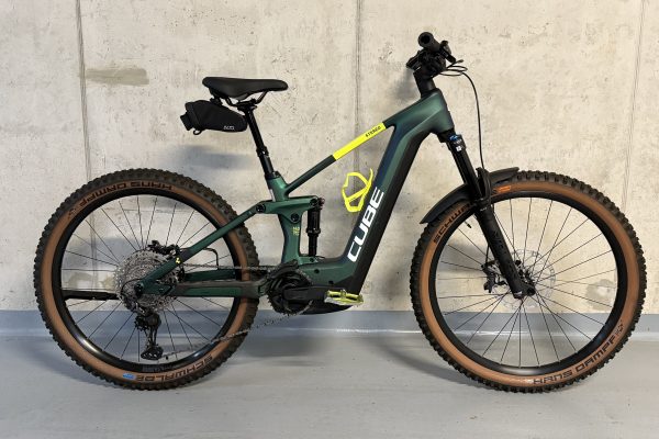 Predám celoodružený karbónový elektrobicykel značky CUBE Stereo Hybrid 140 HPC SLX 750