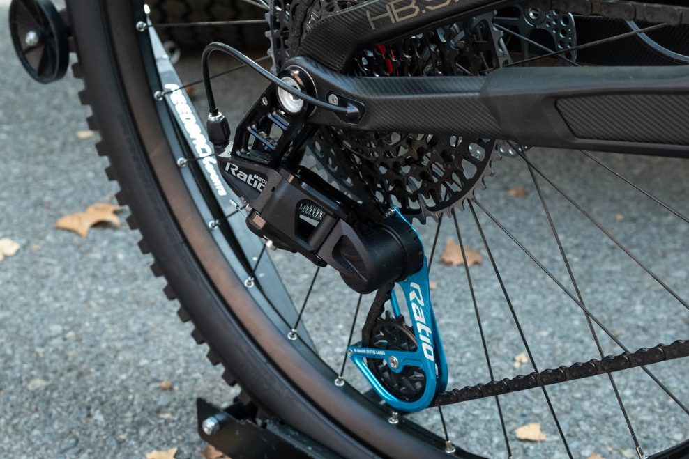 SRAM z&iacute;skava konkurenciu v &scaron;tandarde UDH. Ratio Technology uvedie svoj prv&yacute; prehadzovač s priamim uchyten&iacute;m