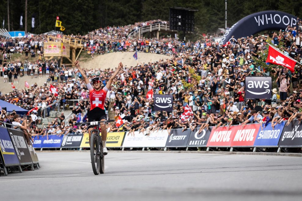 Alessandra Keller vyhrala pred dom&aacute;cim publikom Svetov&yacute; poh&aacute;r XCO v Lenzerheide