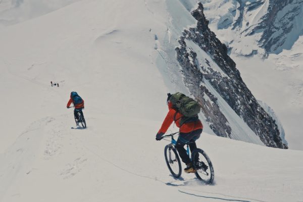  VIDEO | Magoři na kole: extrémny príbeh zjazdu z nepálskej hory Mera Peak