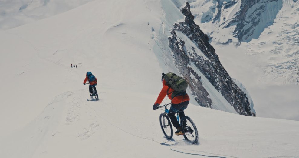  VIDEO | Magoři na kole: extrémny príbeh zjazdu z nepálskej hory Mera Peak
