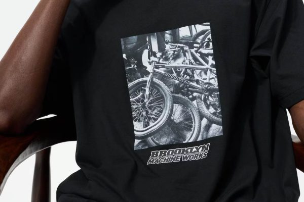 Uniqlo vzdáva poctu jednej z najikonickejších cyklistických značiek limitovanou edíciou trička