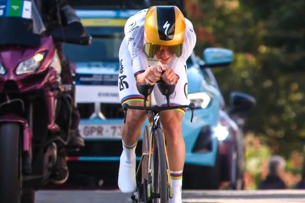 Remco Evenepoel pridal k titulom svetového a olympijského šampióna aj ďalší titul majstra Európy v časovke
