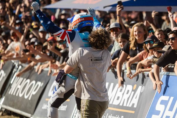 VIDEO | Rémy Meier-Smith dostal od UCI pokutu za oslavu bratovho víťazstva na svetovom pohári v zjazde